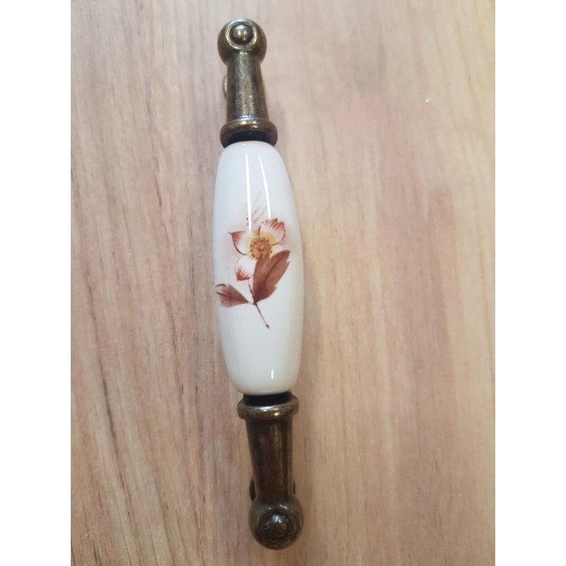 Maniglia in ceramica con fiore ottone antico interasse 96